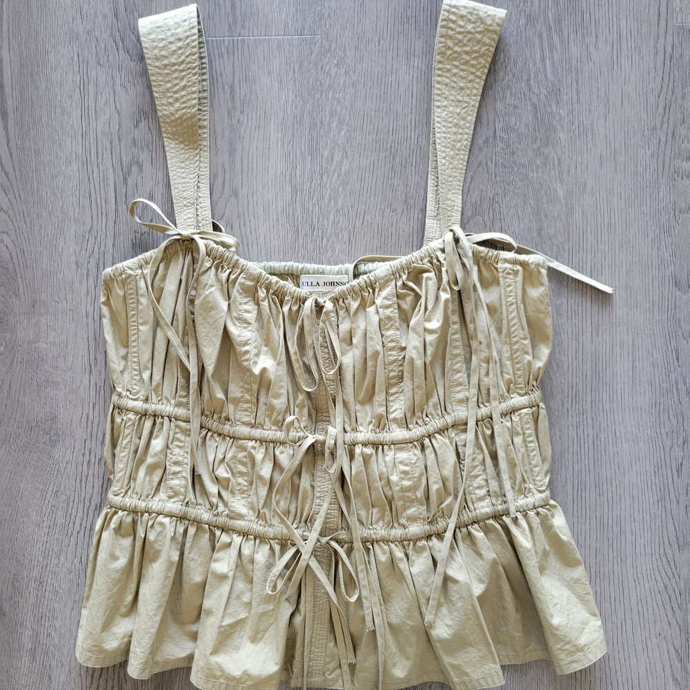 ULLA JOHNSON Lulu Beige Smocked Ruched Ruffle Tie Peplum Top Sz 6 Revolve Khaki - Picture 2 of 9